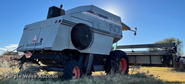 image for item DN0047 1982 Gleaner N7  combine