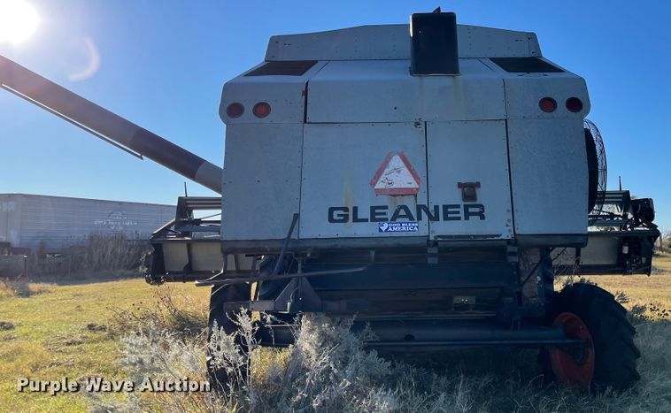image for item DN0047 1982 Gleaner N7  combine