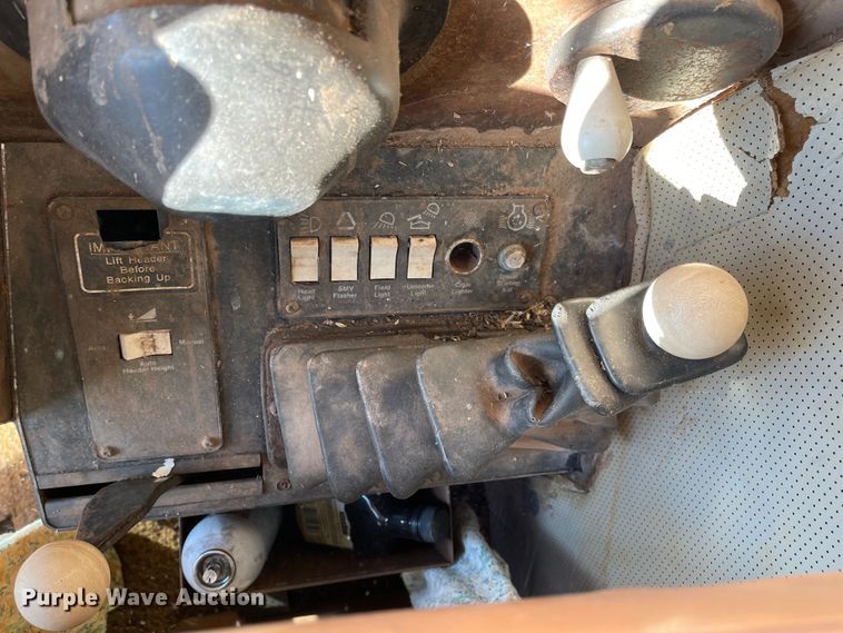 image for item DN0047 1982 Gleaner N7  combine