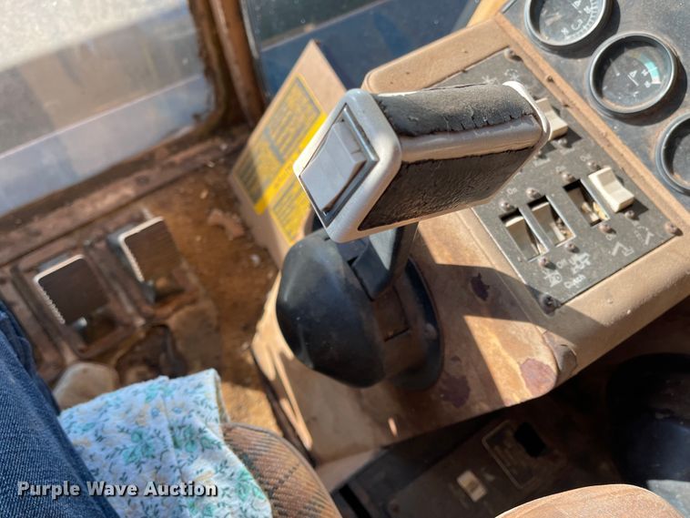 image for item DN0047 1982 Gleaner N7  combine