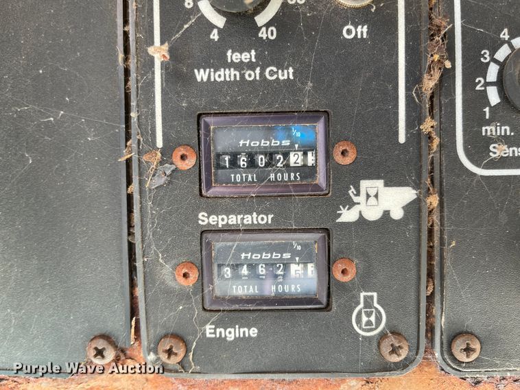 image for item DN0047 1982 Gleaner N7  combine