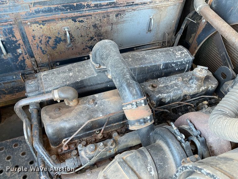 image for item DN0047 1982 Gleaner N7  combine