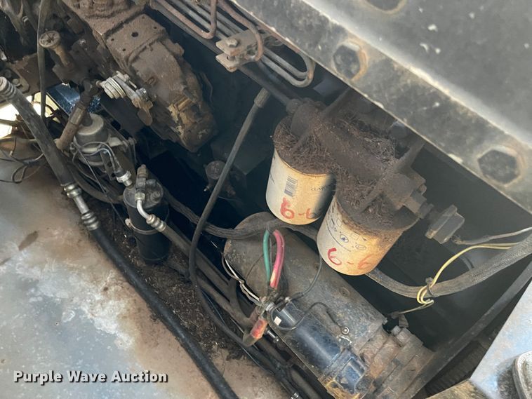 image for item DN0047 1982 Gleaner N7  combine