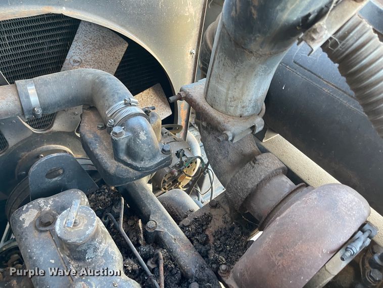 image for item DN0047 1982 Gleaner N7  combine