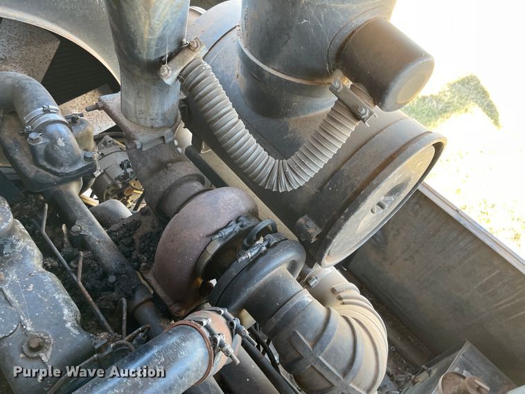 image for item DN0047 1982 Gleaner N7  combine