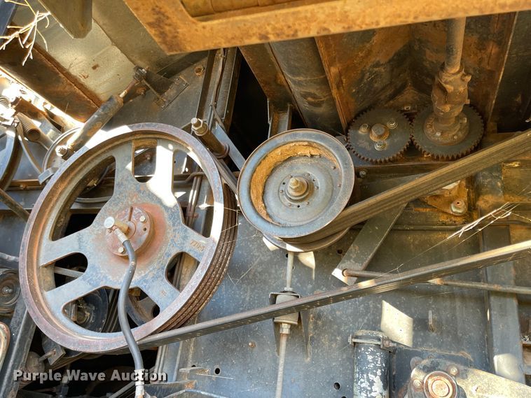 image for item DN0047 1982 Gleaner N7  combine