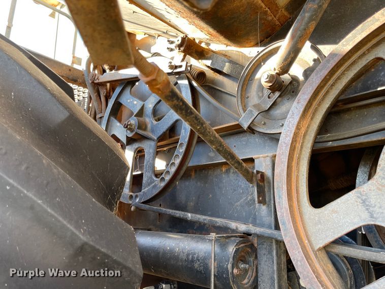 image for item DN0047 1982 Gleaner N7  combine