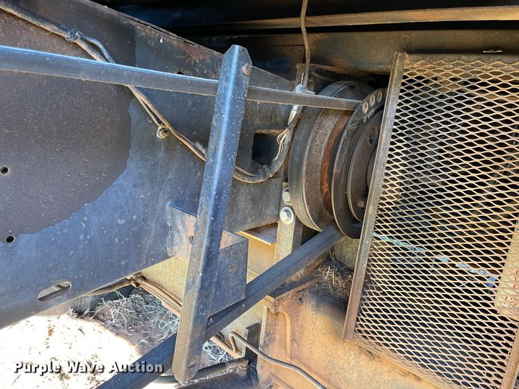 image for item DN0047 1982 Gleaner N7  combine