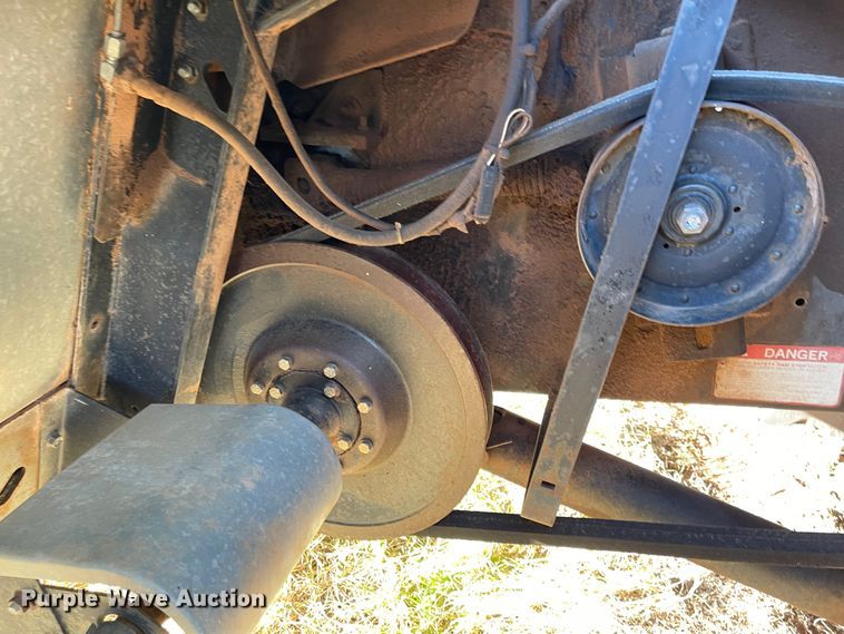image for item DN0047 1982 Gleaner N7  combine