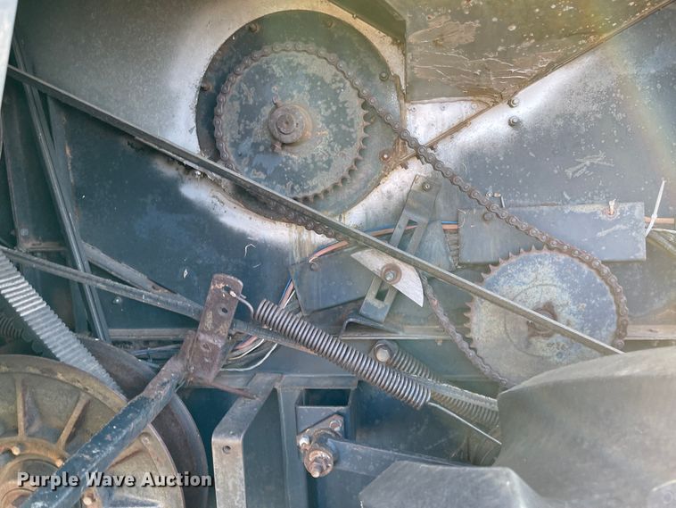 image for item DN0047 1982 Gleaner N7  combine