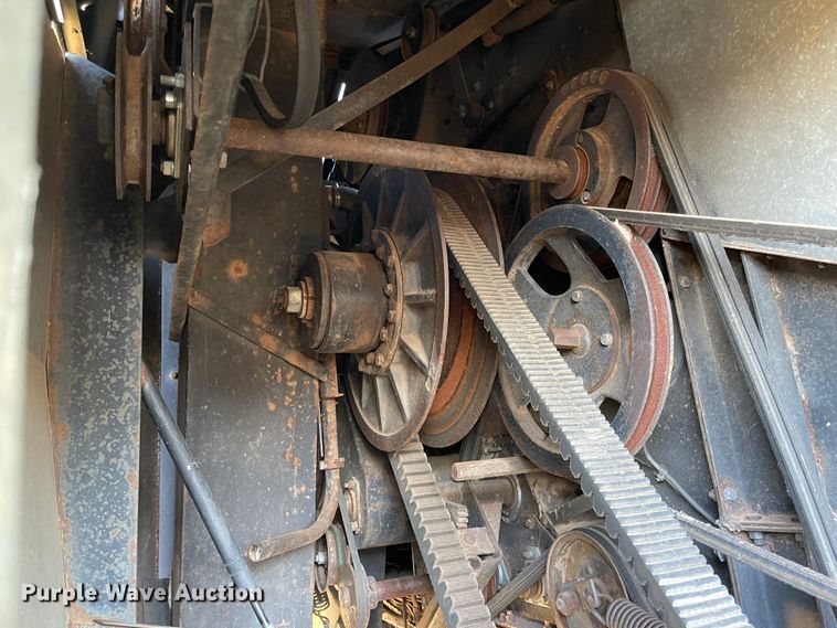 image for item DN0047 1982 Gleaner N7  combine