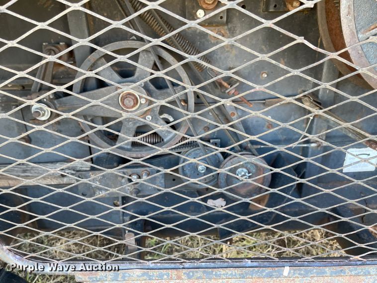 image for item DN0047 1982 Gleaner N7  combine