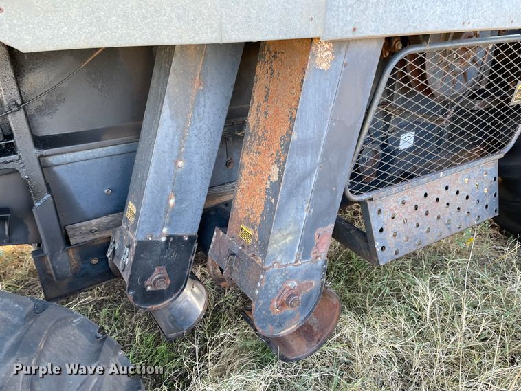 image for item DN0047 1982 Gleaner N7  combine