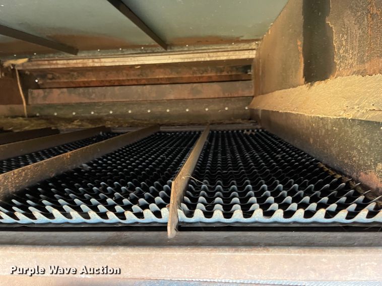 image for item DN0047 1982 Gleaner N7  combine