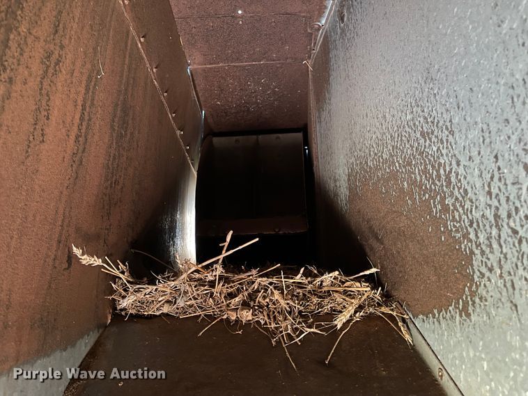 image for item DN0047 1982 Gleaner N7  combine