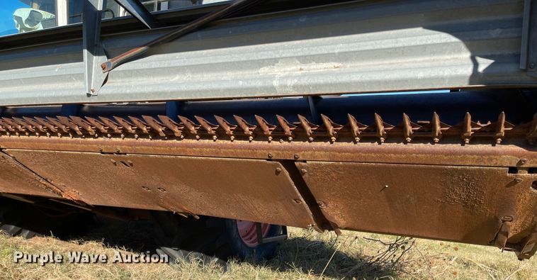 image for item DN0047 1982 Gleaner N7  combine