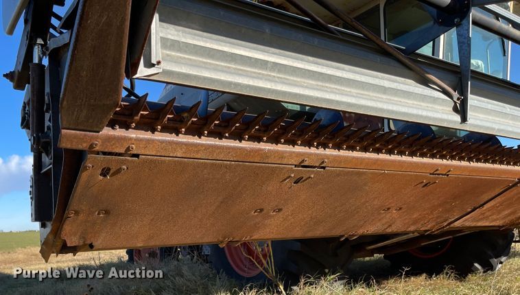image for item DN0047 1982 Gleaner N7  combine
