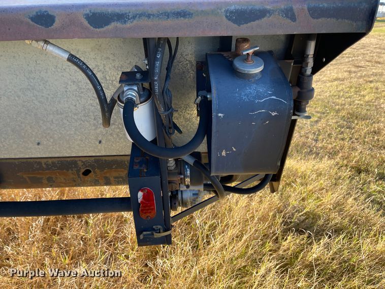 image for item DN0047 1982 Gleaner N7  combine