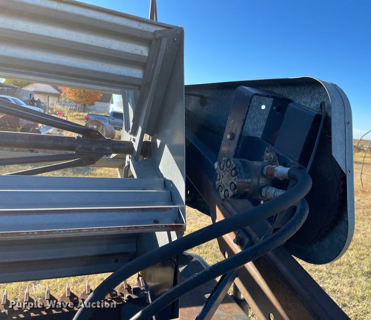 image for item DN0047 1982 Gleaner N7  combine