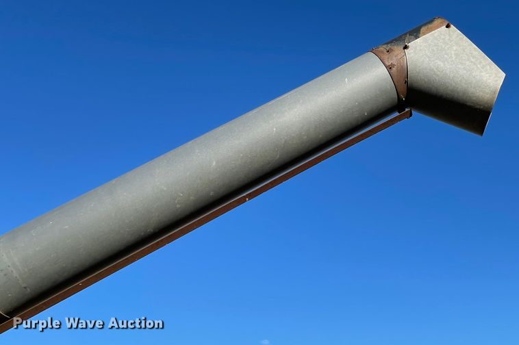 image for item DN0047 1982 Gleaner N7  combine