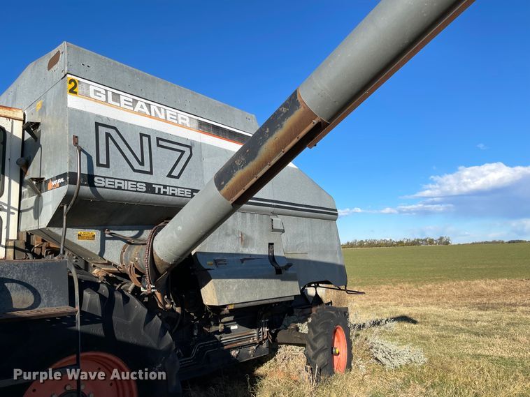 image for item DN0047 1982 Gleaner N7  combine