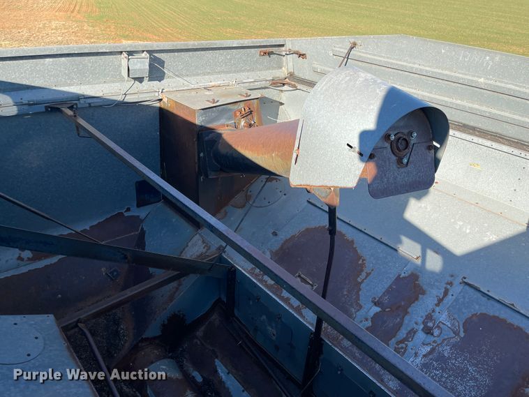 image for item DN0047 1982 Gleaner N7  combine