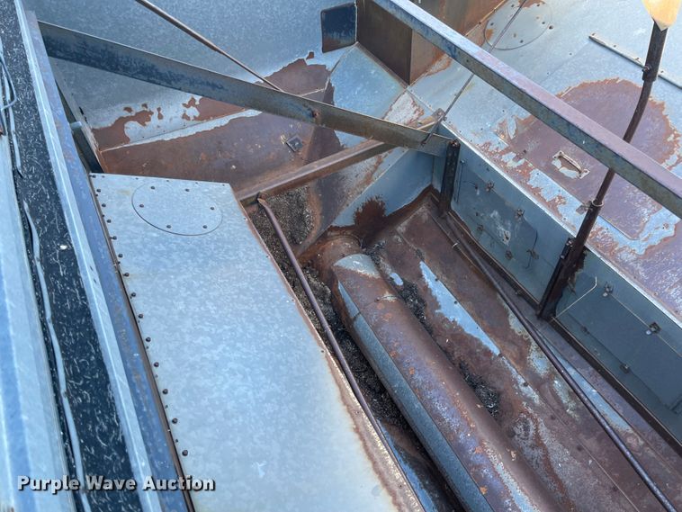 image for item DN0047 1982 Gleaner N7  combine