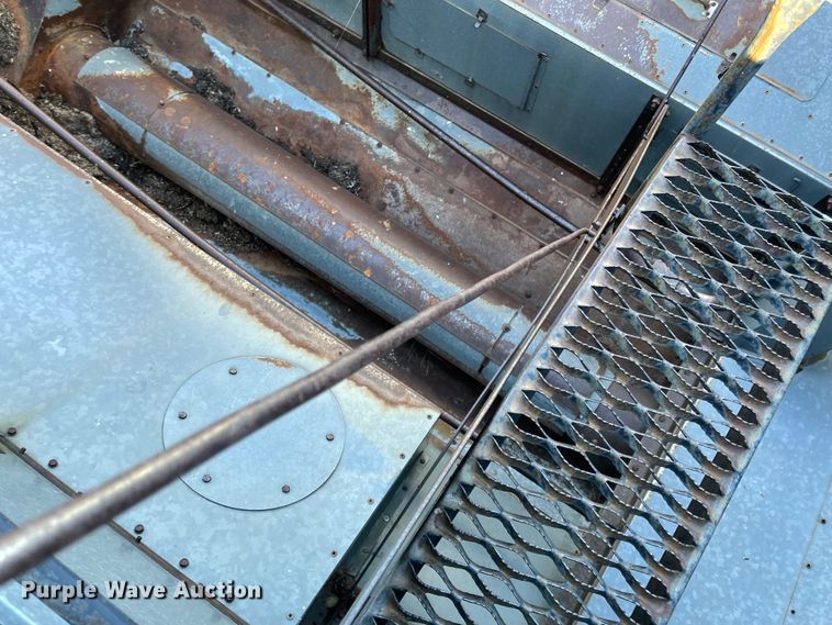 image for item DN0047 1982 Gleaner N7  combine