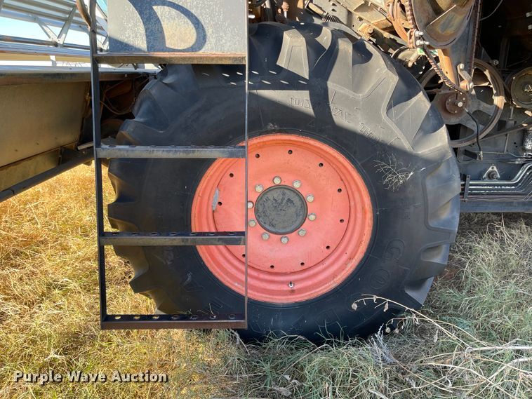 image for item DN0047 1982 Gleaner N7  combine