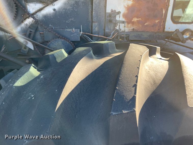 image for item DN0047 1982 Gleaner N7  combine