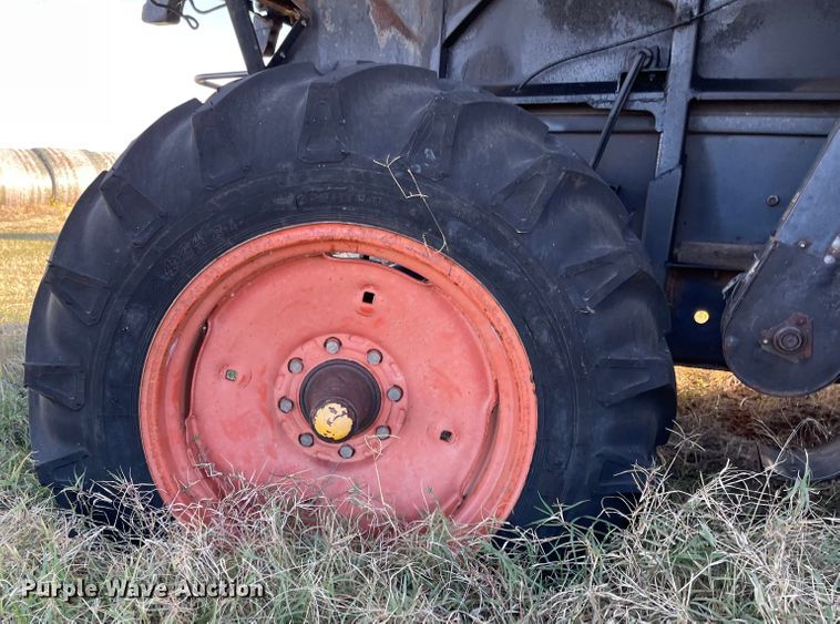 image for item DN0047 1982 Gleaner N7  combine