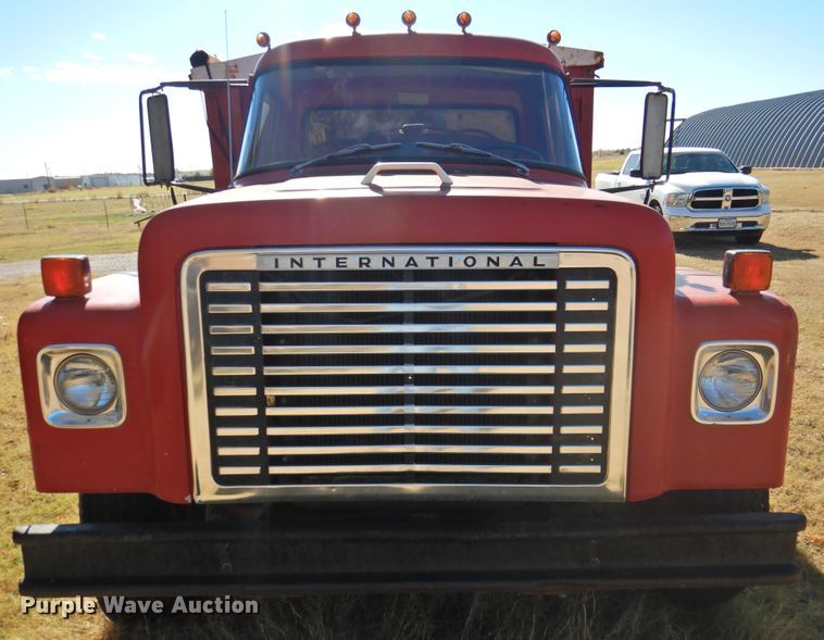image for item DN0049 1975 International 1600  grain truck
