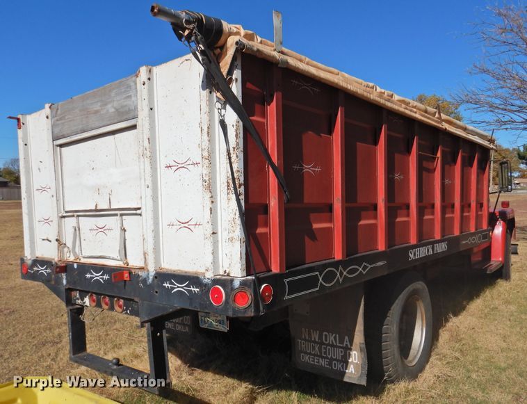 image for item DN0049 1975 International 1600  grain truck