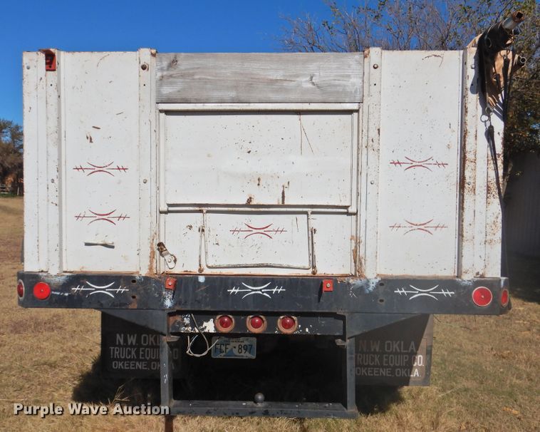 image for item DN0049 1975 International 1600  grain truck