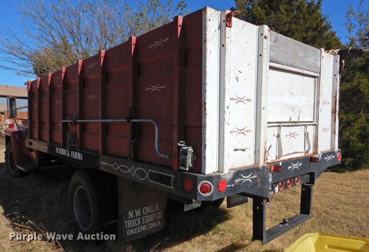 image for item DN0049 1975 International 1600  grain truck
