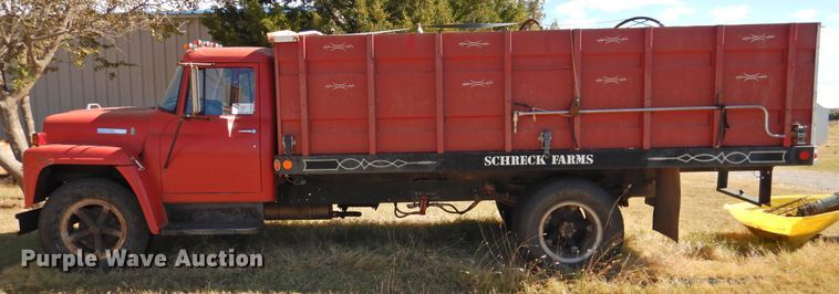 image for item DN0049 1975 International 1600  grain truck