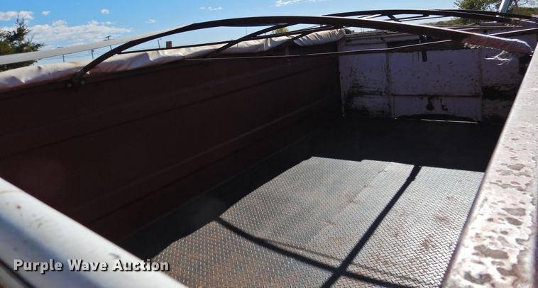 image for item DN0049 1975 International 1600  grain truck