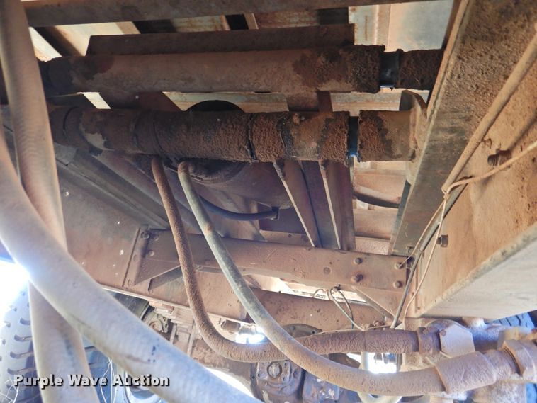 image for item DN0049 1975 International 1600  grain truck