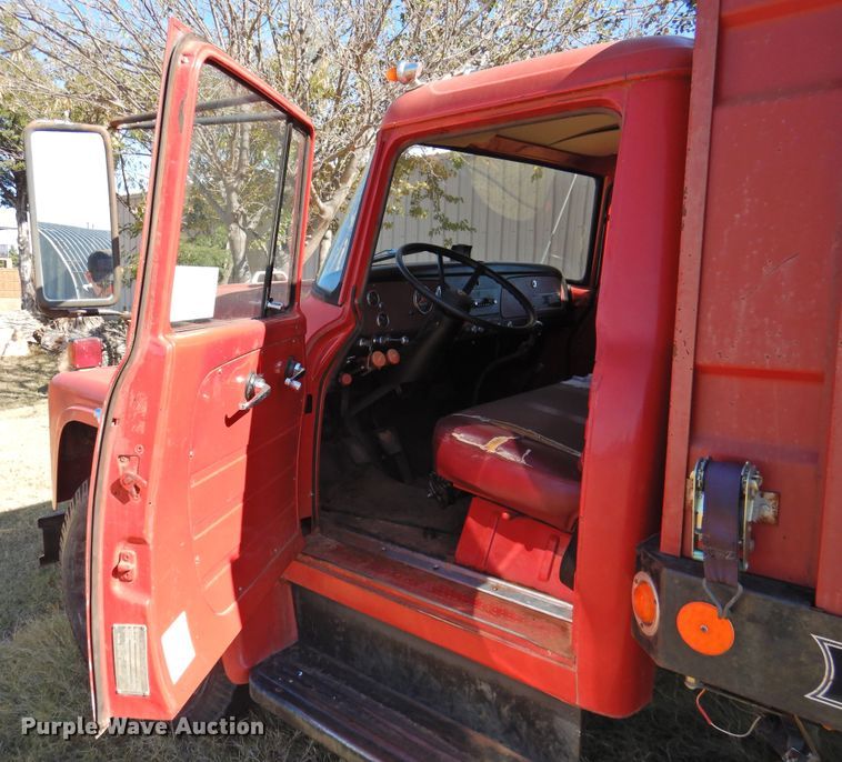 image for item DN0049 1975 International 1600  grain truck
