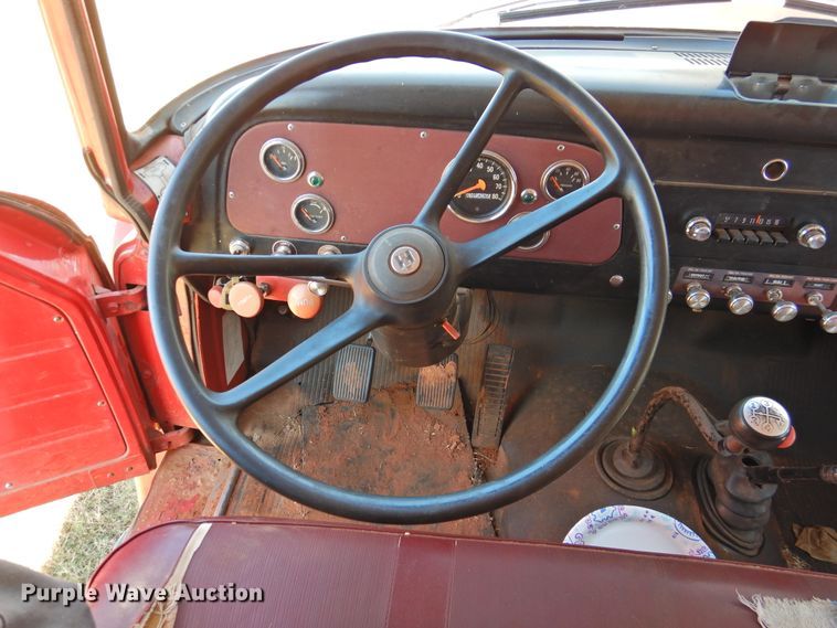 image for item DN0049 1975 International 1600  grain truck