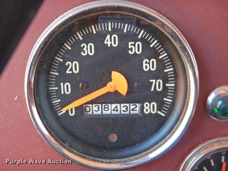 image for item DN0049 1975 International 1600  grain truck