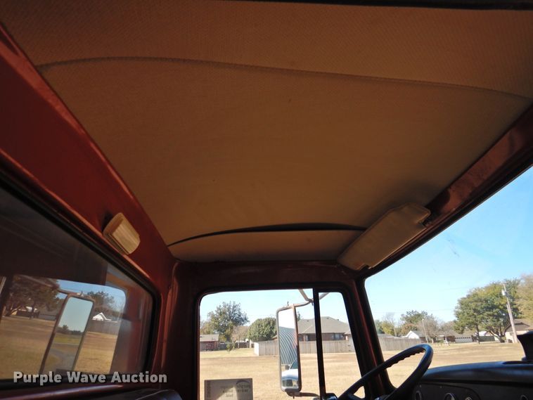 image for item DN0049 1975 International 1600  grain truck