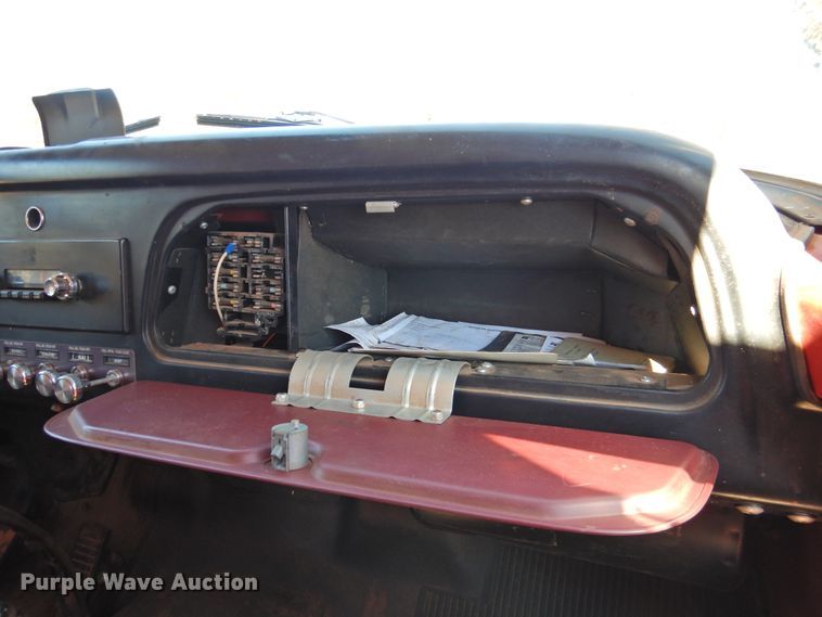 image for item DN0049 1975 International 1600  grain truck