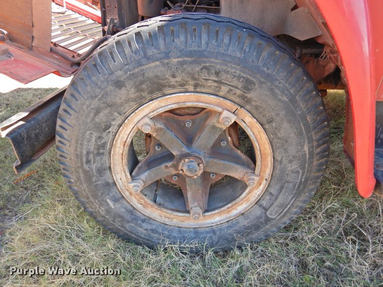 image for item DN0049 1975 International 1600  grain truck