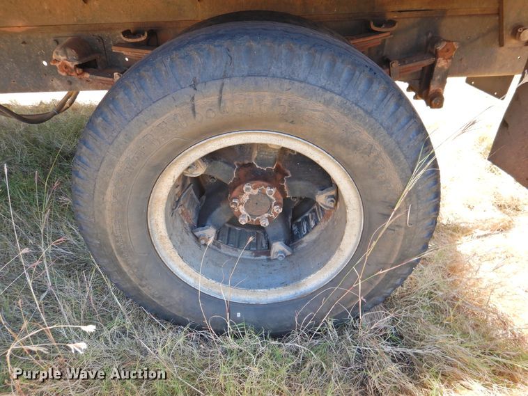 image for item DN0049 1975 International 1600  grain truck