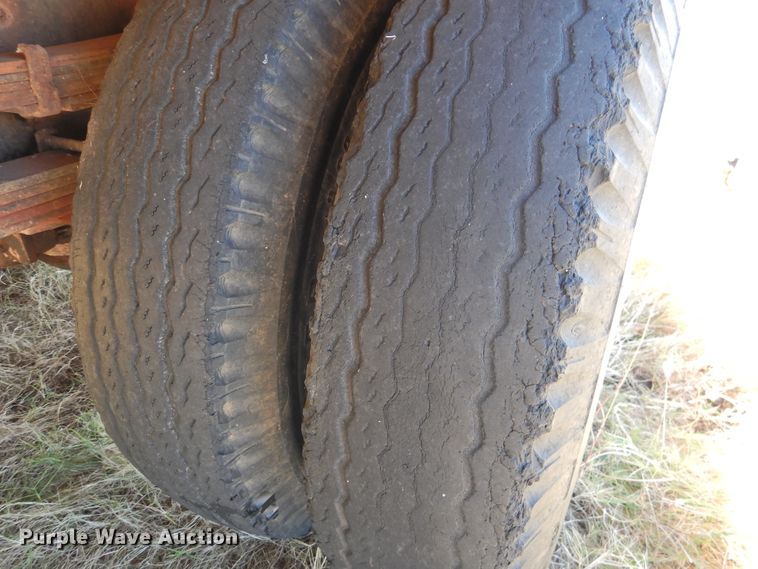 image for item DN0049 1975 International 1600  grain truck