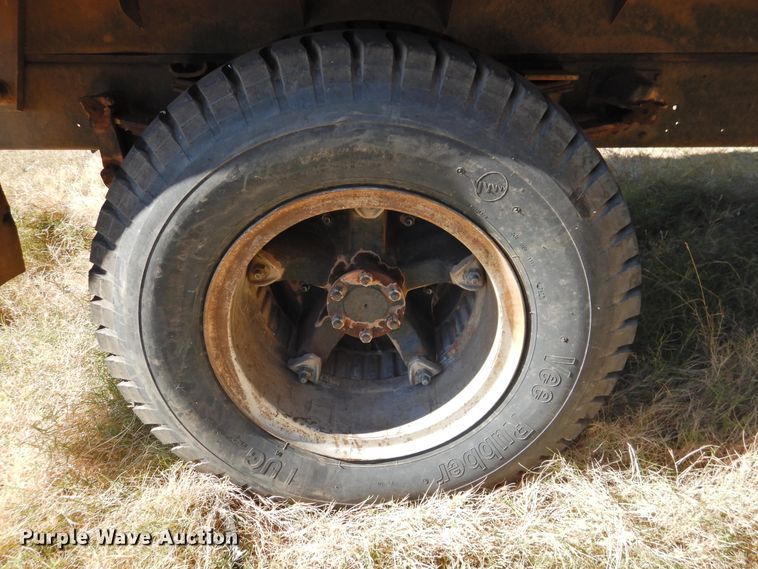 image for item DN0049 1975 International 1600  grain truck