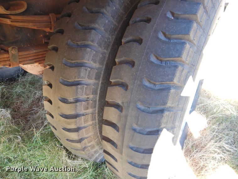 image for item DN0049 1975 International 1600  grain truck