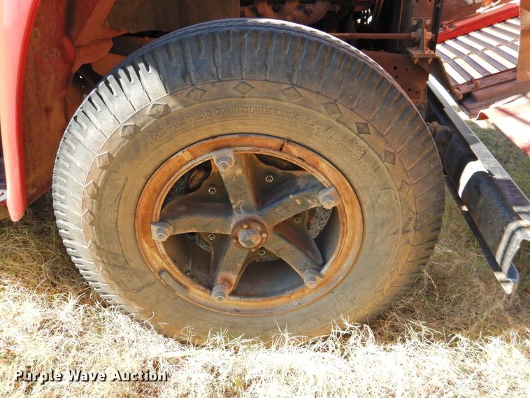 image for item DN0049 1975 International 1600  grain truck