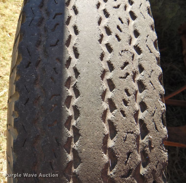 image for item DN0049 1975 International 1600  grain truck